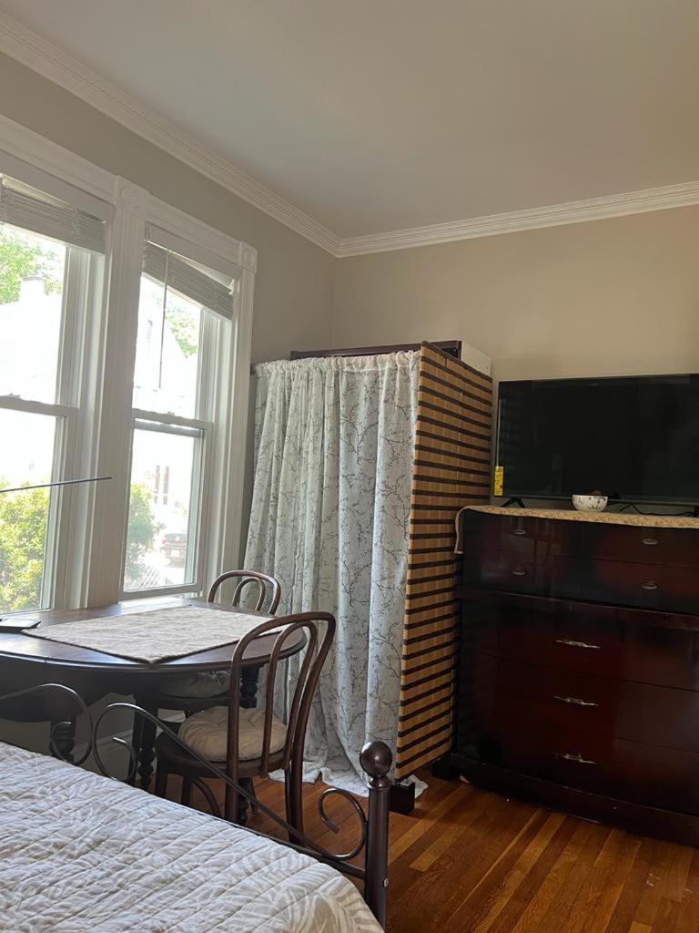 Private Room In A Grand House Boston Exterior foto