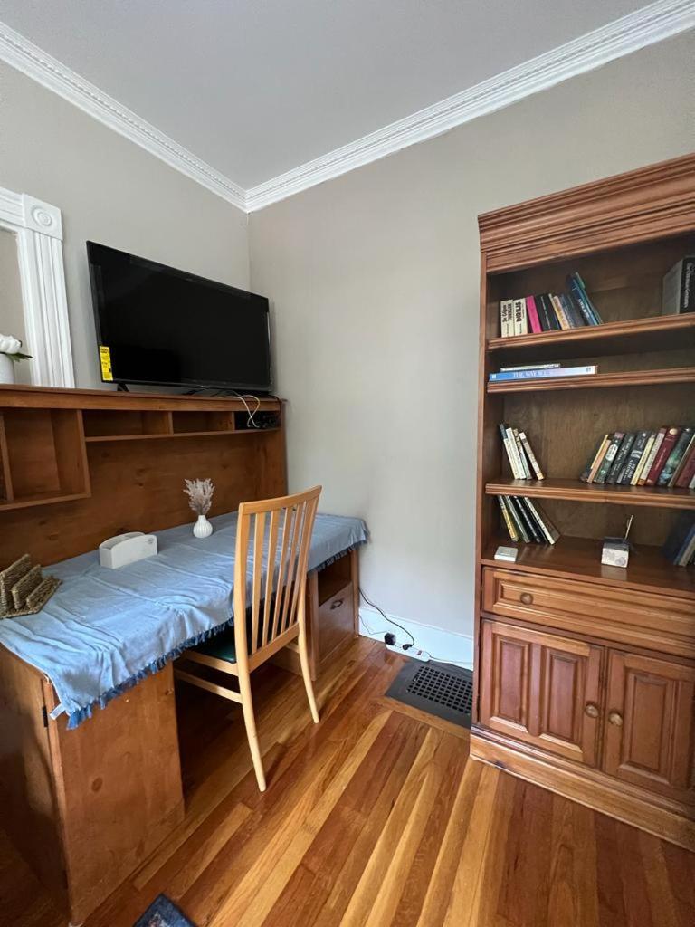 Private Room In A Grand House Boston Exterior foto
